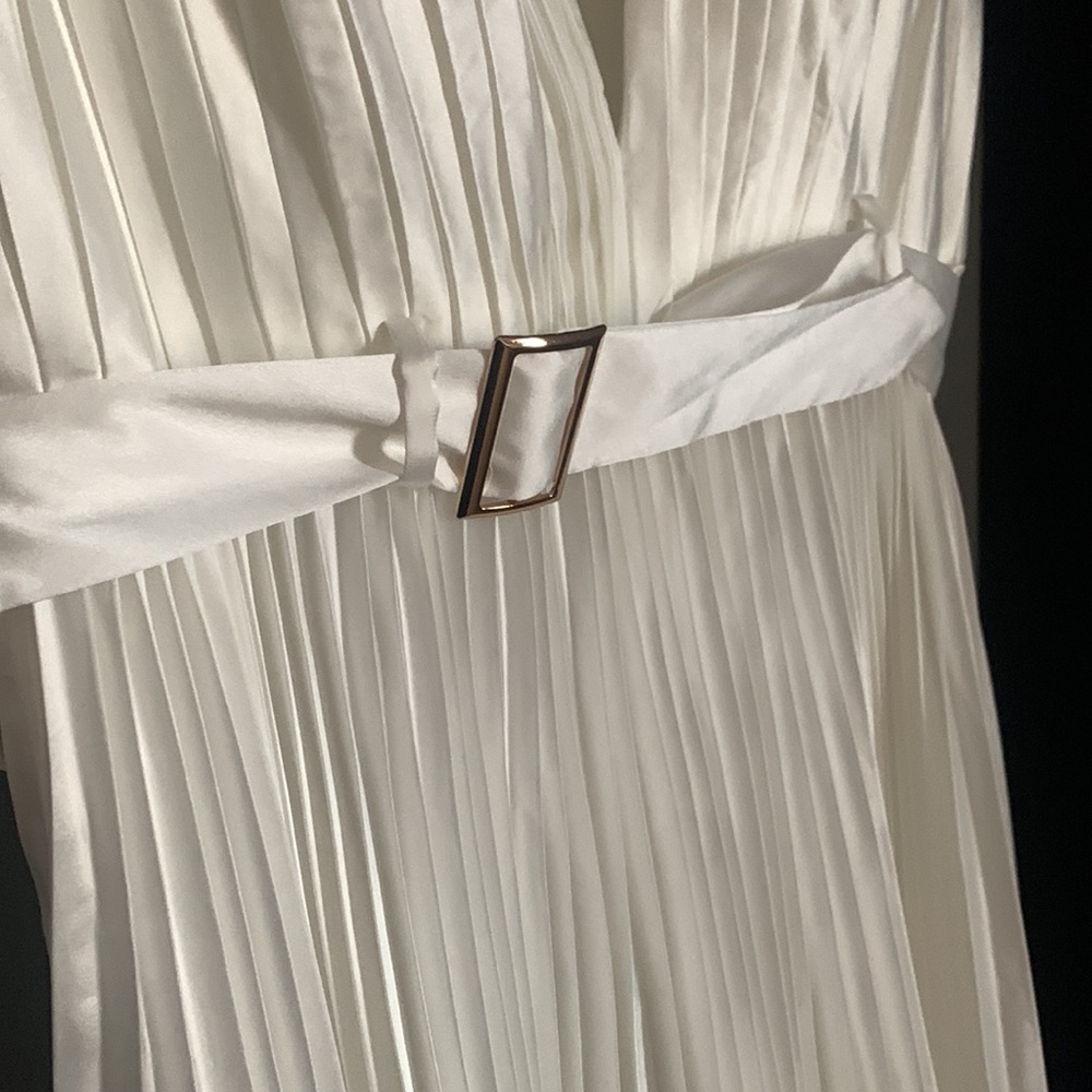 Max Duggal IEENA Pleated Cap Sleeve Satin Midi Gown White Size 10 NWT - Picture 6 of 12